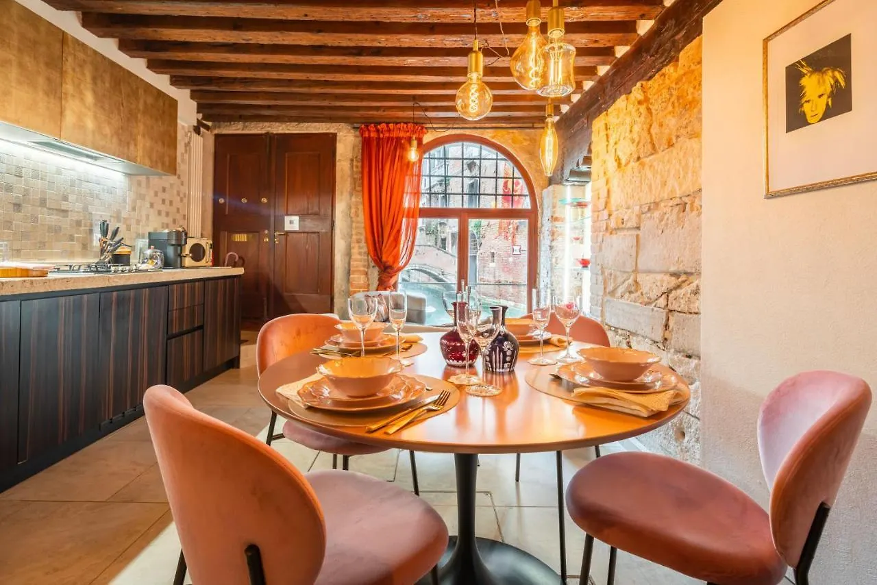Appartamento Casa Manina sul Ponte - Your private Canal View Venezia Italia