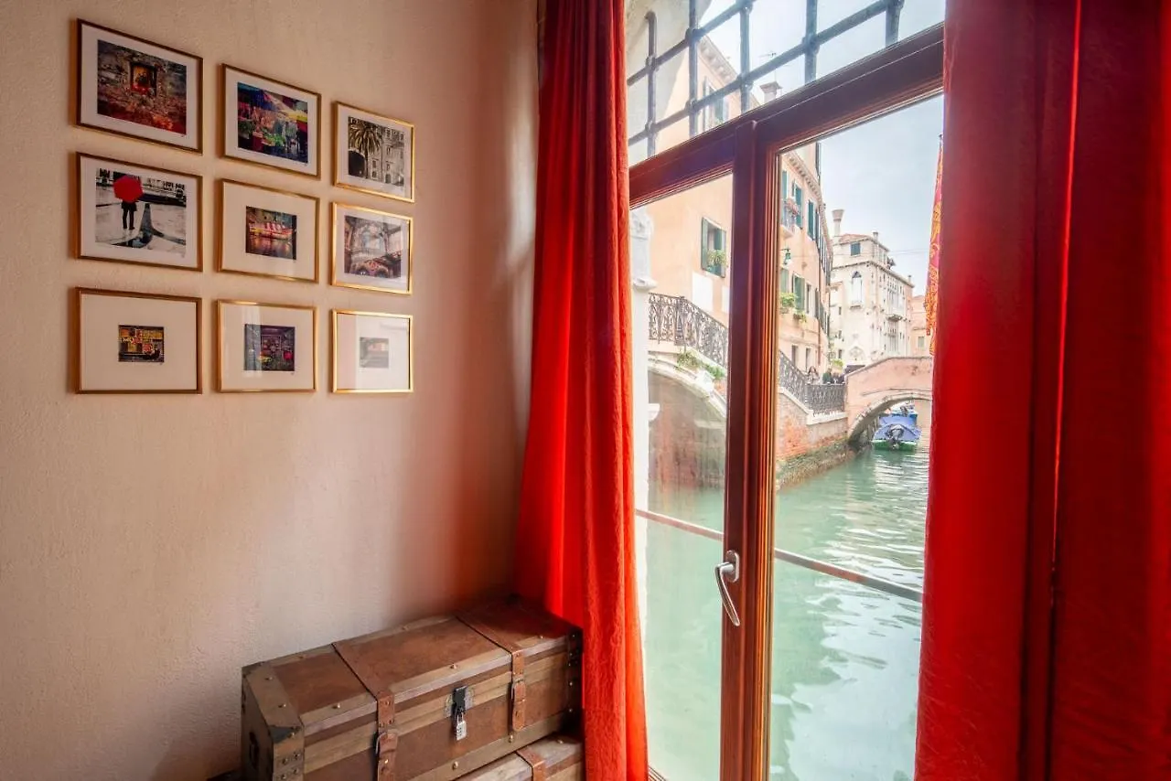 Casa Manina sul Ponte - Your private Canal View Venezia Appartamento
