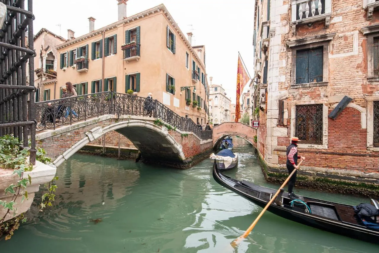 Casa Manina sul Ponte - Your private Canal View Venezia 0*,