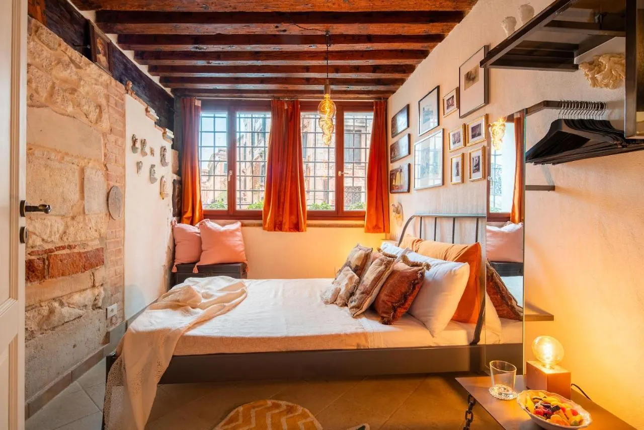 Casa Manina sul Ponte - Your private Canal View Venezia Italia