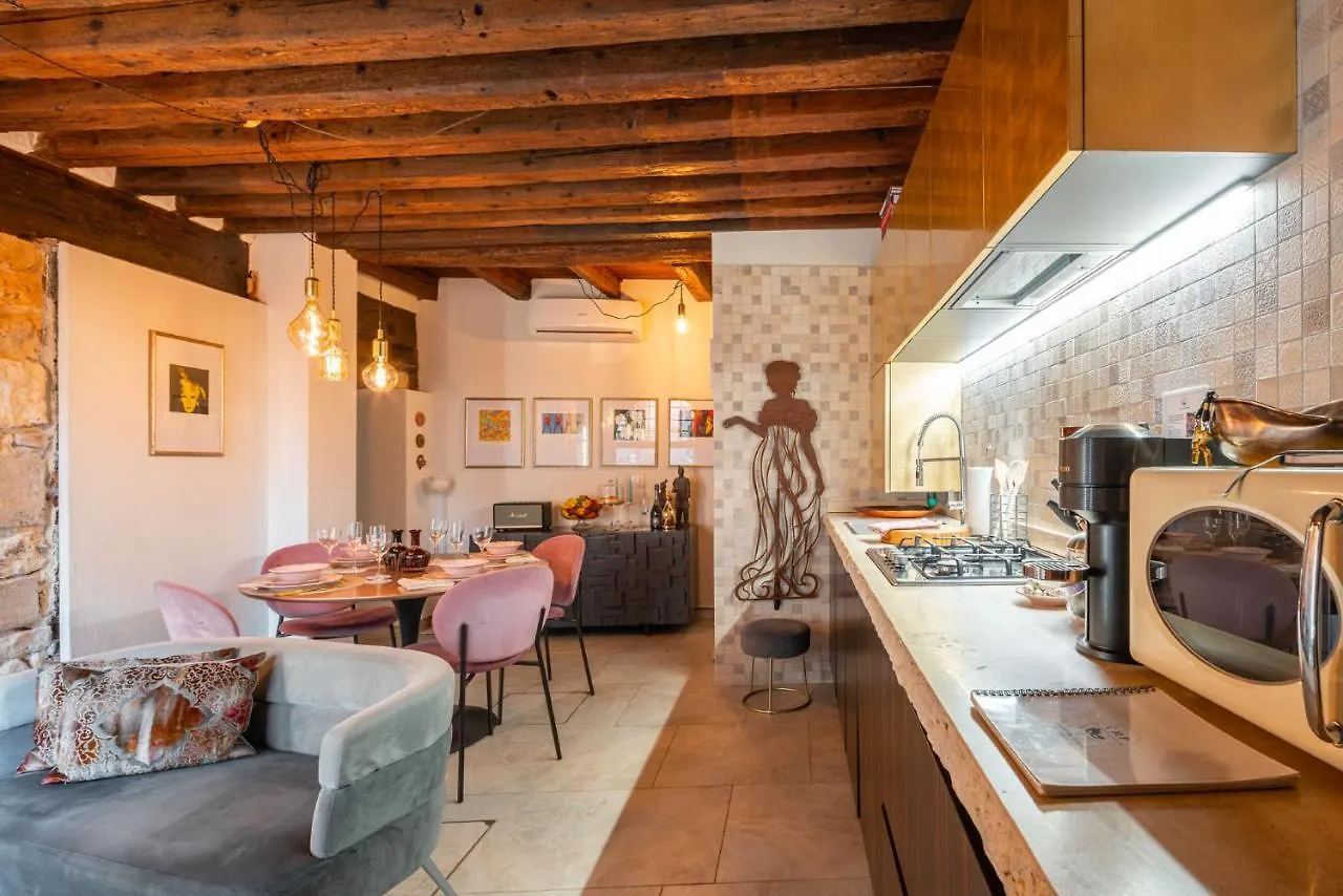 Apartamento Casa Manina Sul Ponte - Your Private Canal View Veneza