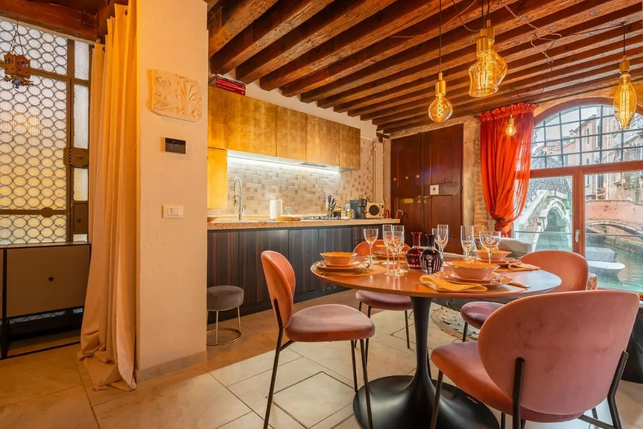 Casa Manina Sul Ponte - Your Private Canal View Veneza