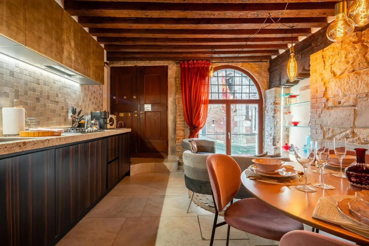 Casa Manina Sul Ponte - Your Private Canal View Veneza