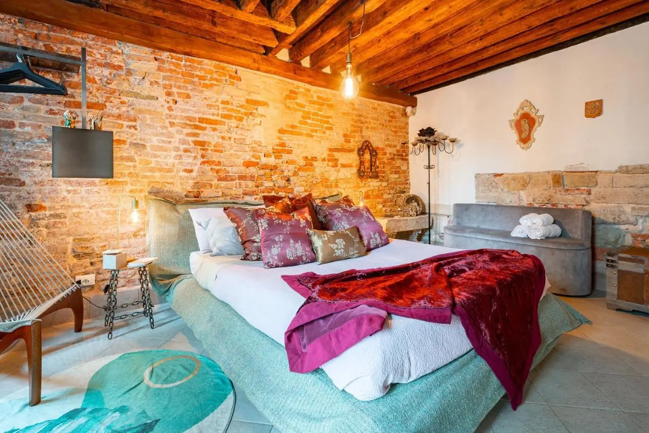 Casa Manina Sul Ponte - Your Private Canal View Veneza 0*,