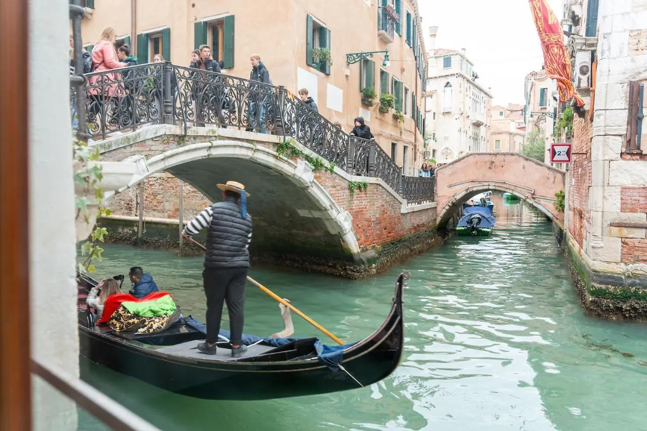 Casa Manina Sul Ponte - Your Private Canal View Veneza Apartamento