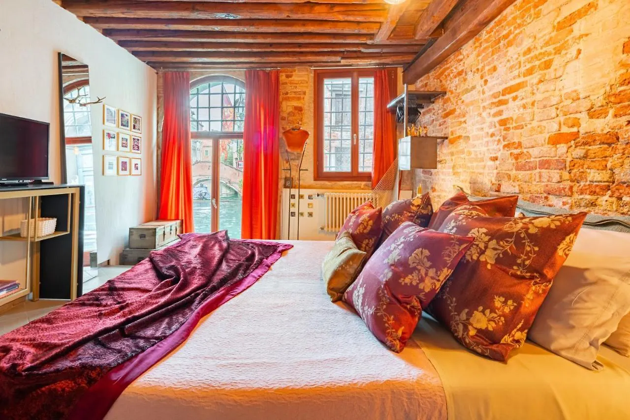 Apartamento Casa Manina Sul Ponte - Your Private Canal View Veneza Itália