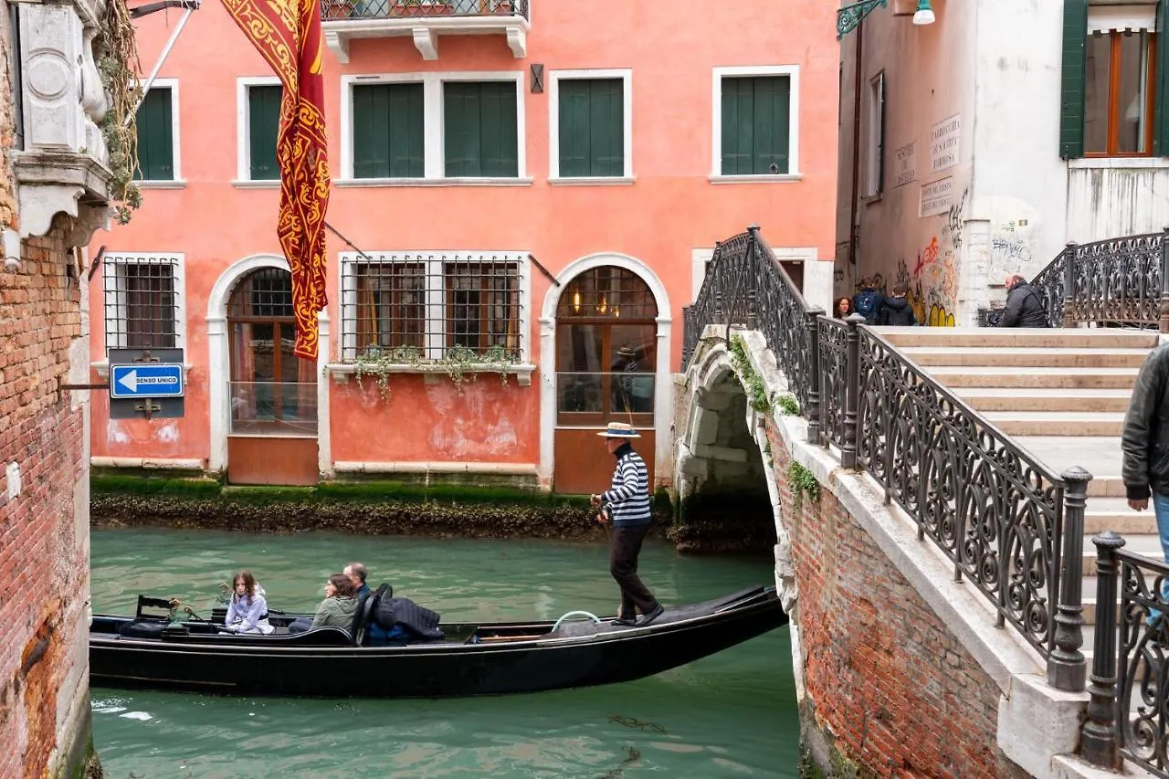 Apartamento Casa Manina Sul Ponte - Your Private Canal View Veneza Itália